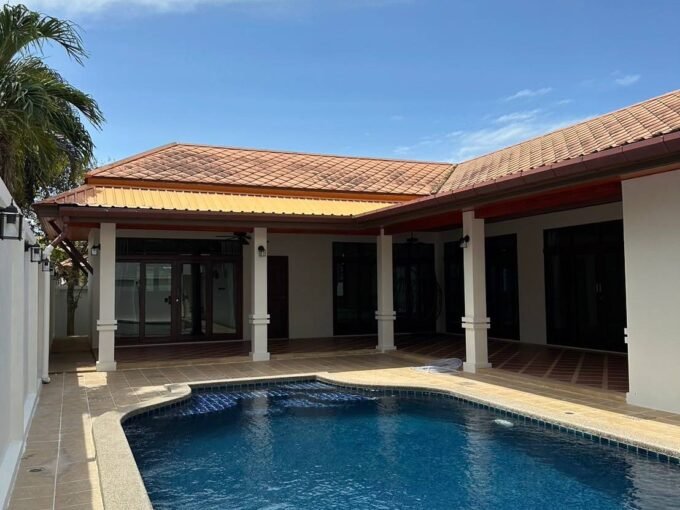 Tropical Pool Villa in Exclusive Soi Samakkhi 2
