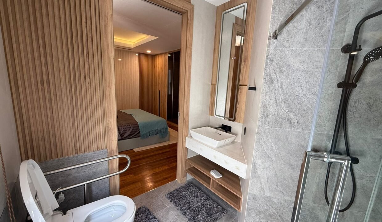 15. bathroom 4 - 1