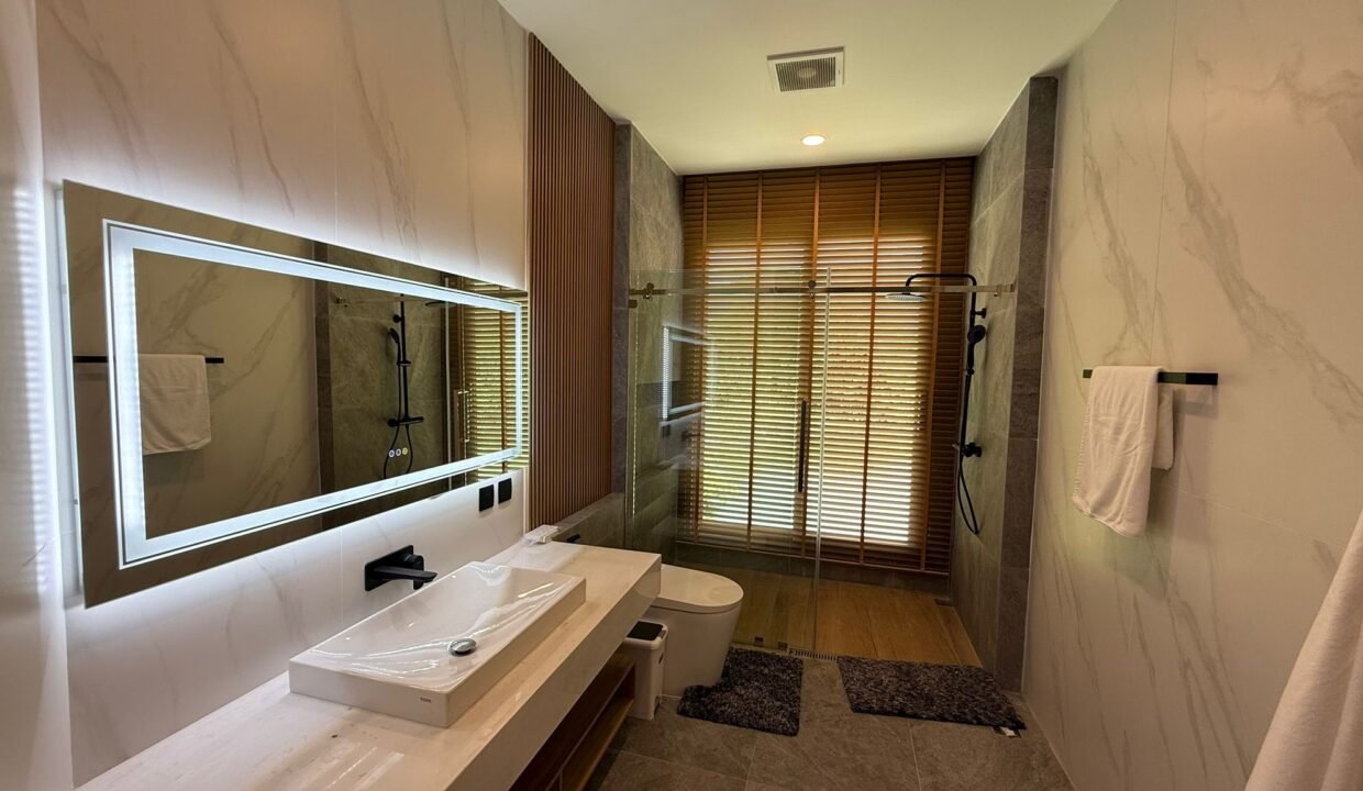 25. bathroom 2 - 1