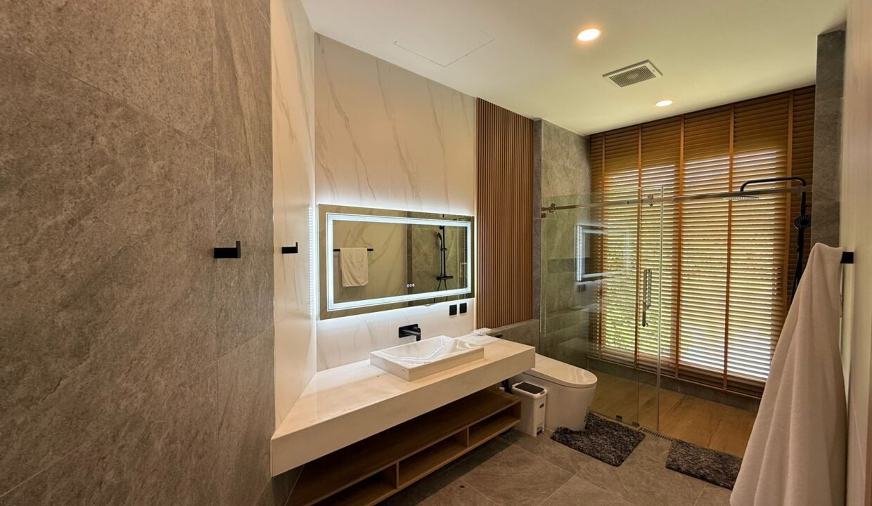 26. bathroom 2 - 2