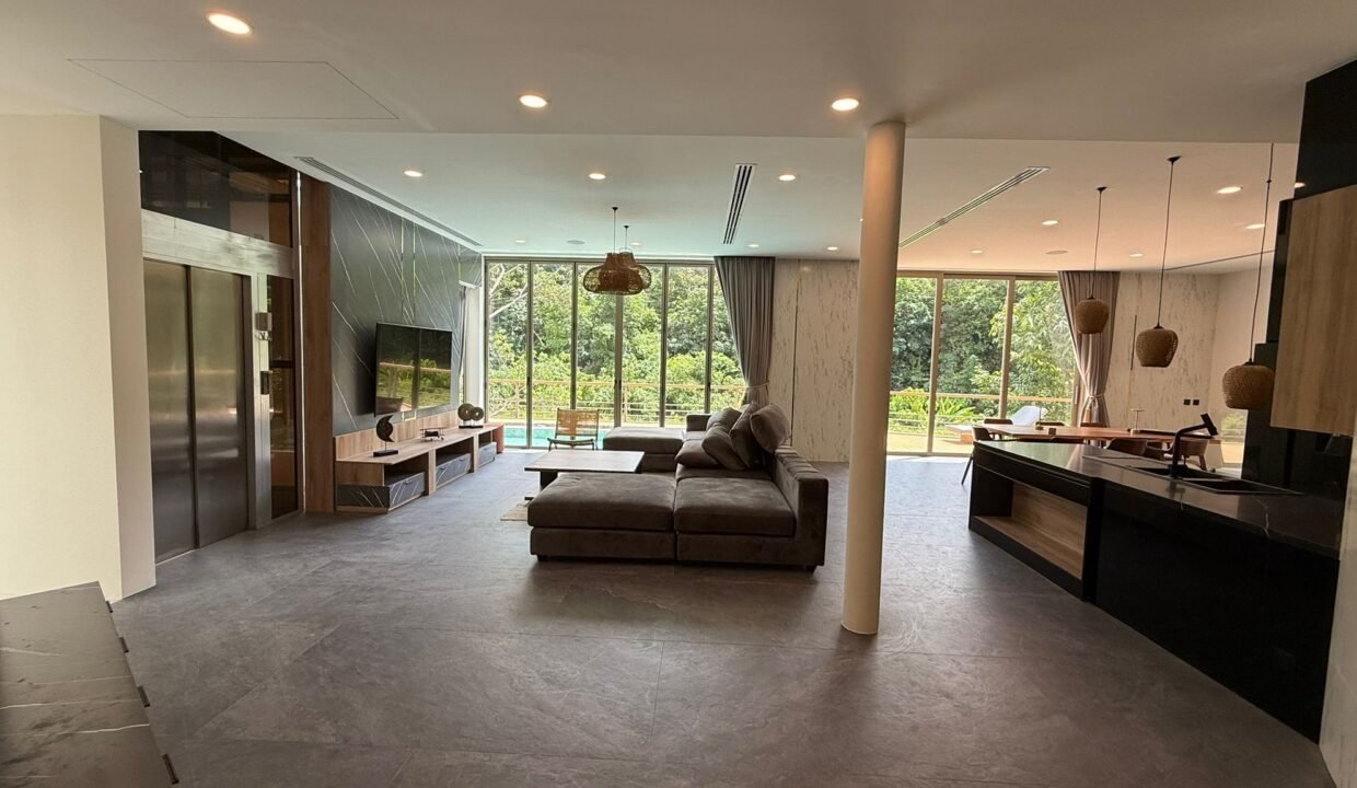 4. living area 2