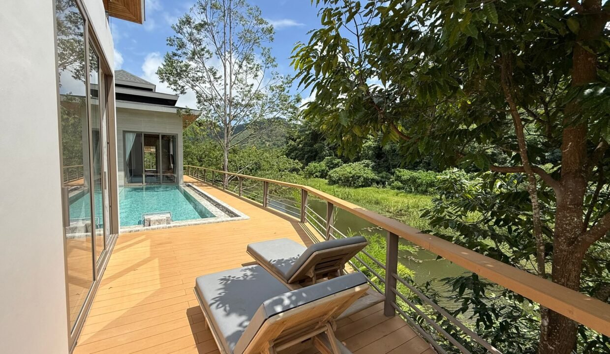 40. terrace and pool