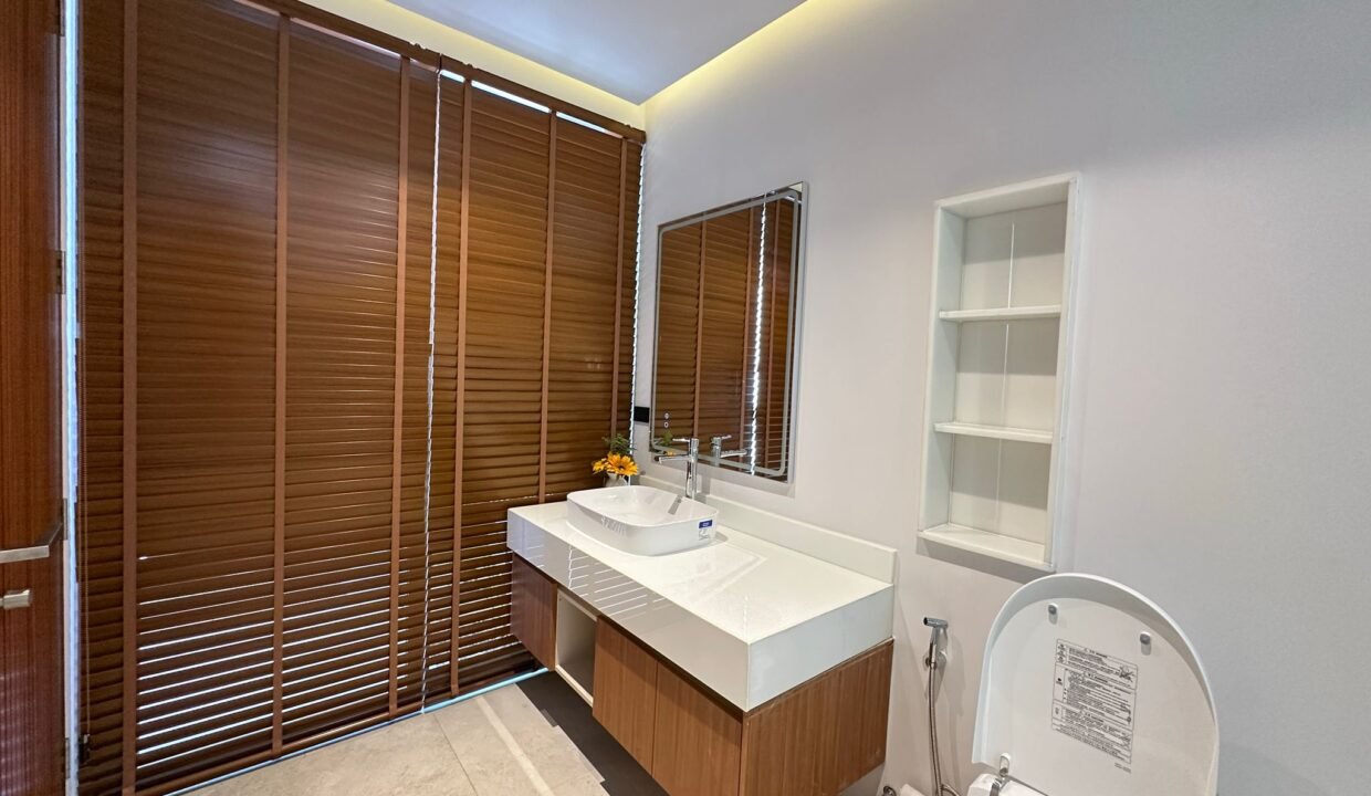 WhatsApp Image 2025-10-06 at 2.26.29 PM (1)